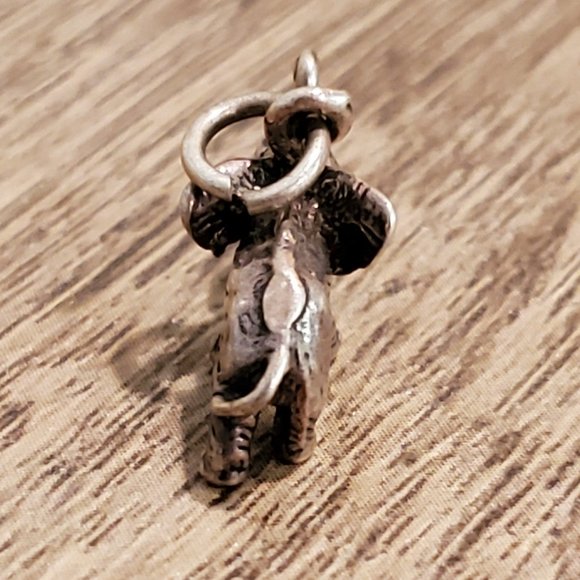 Petite trumpeting elephant charm pendant - Picture 3 of 3